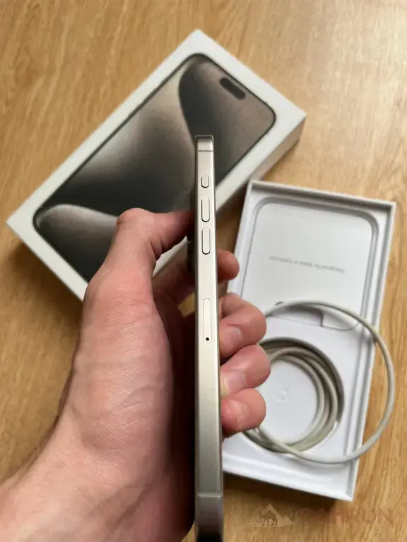 iPhone 15 pro max titanium
