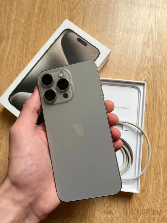 iPhone 15 pro max titanium