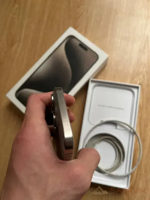 iPhone 15 pro max titanium