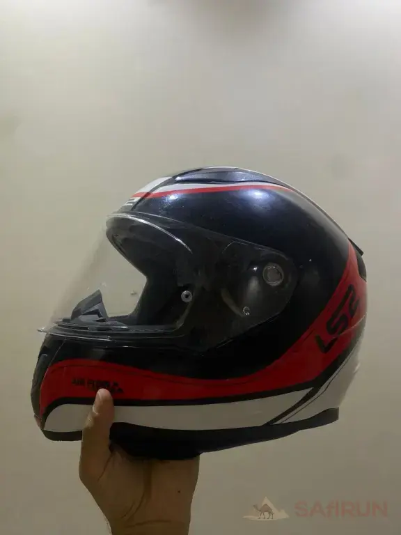 шлем LS 2 .