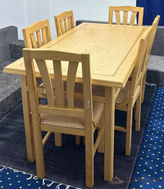стол и стулья