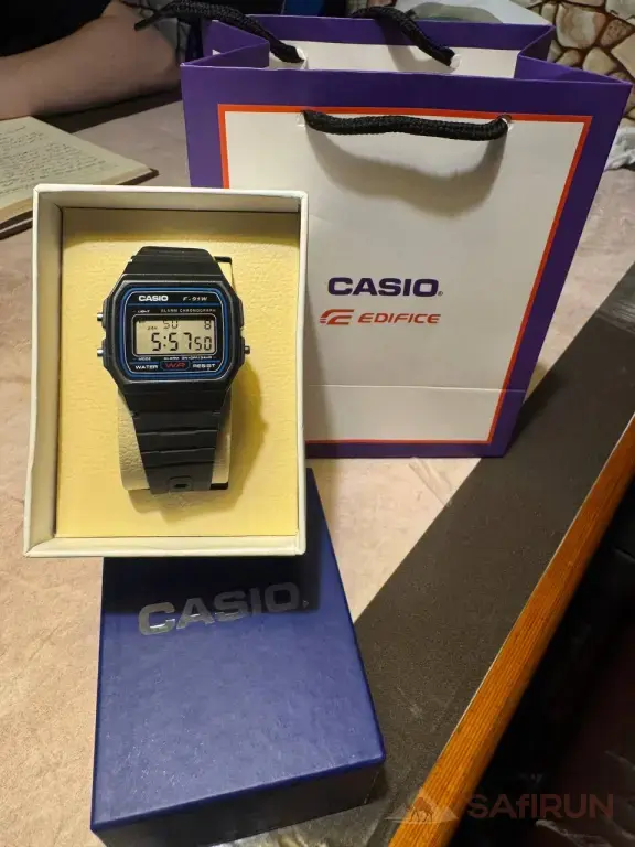 casio с коробкой